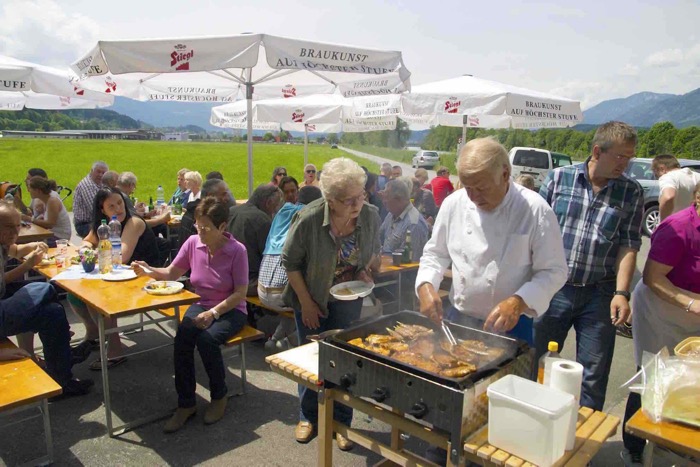 Gegrillt wurde für 58 hungrige Fischer!